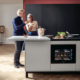 modern kookeiland met wijnklimaatkast